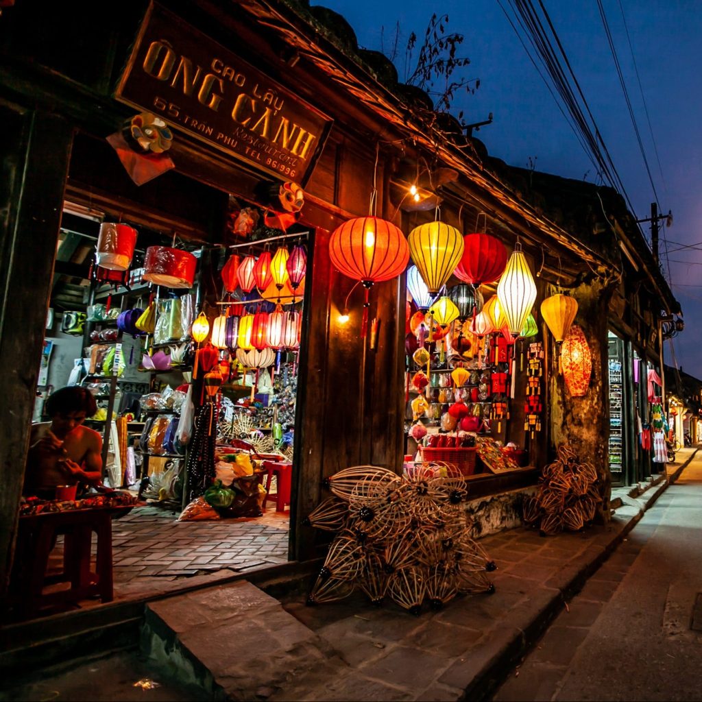 night market in hoi an vietnam