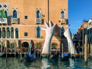 hand sculpture in venice italy